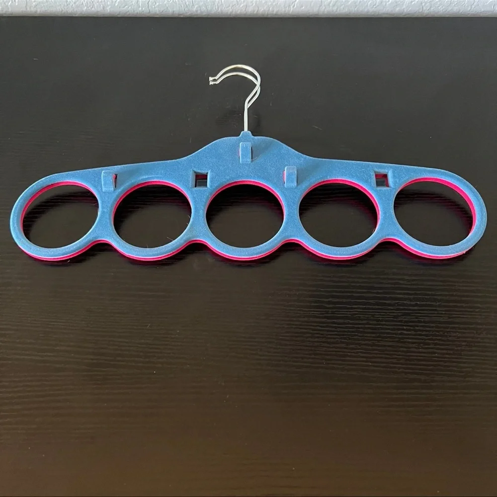 2 Velvet 5 Loop Hangers